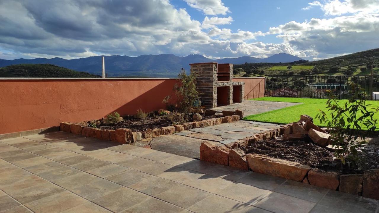 Casa Rural La Colmena Del Geoparque Navatrasierra Exterior photo